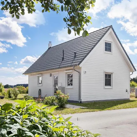2 Bedroom Cozy In Σπίτι διακοπών Zerpenschleuse